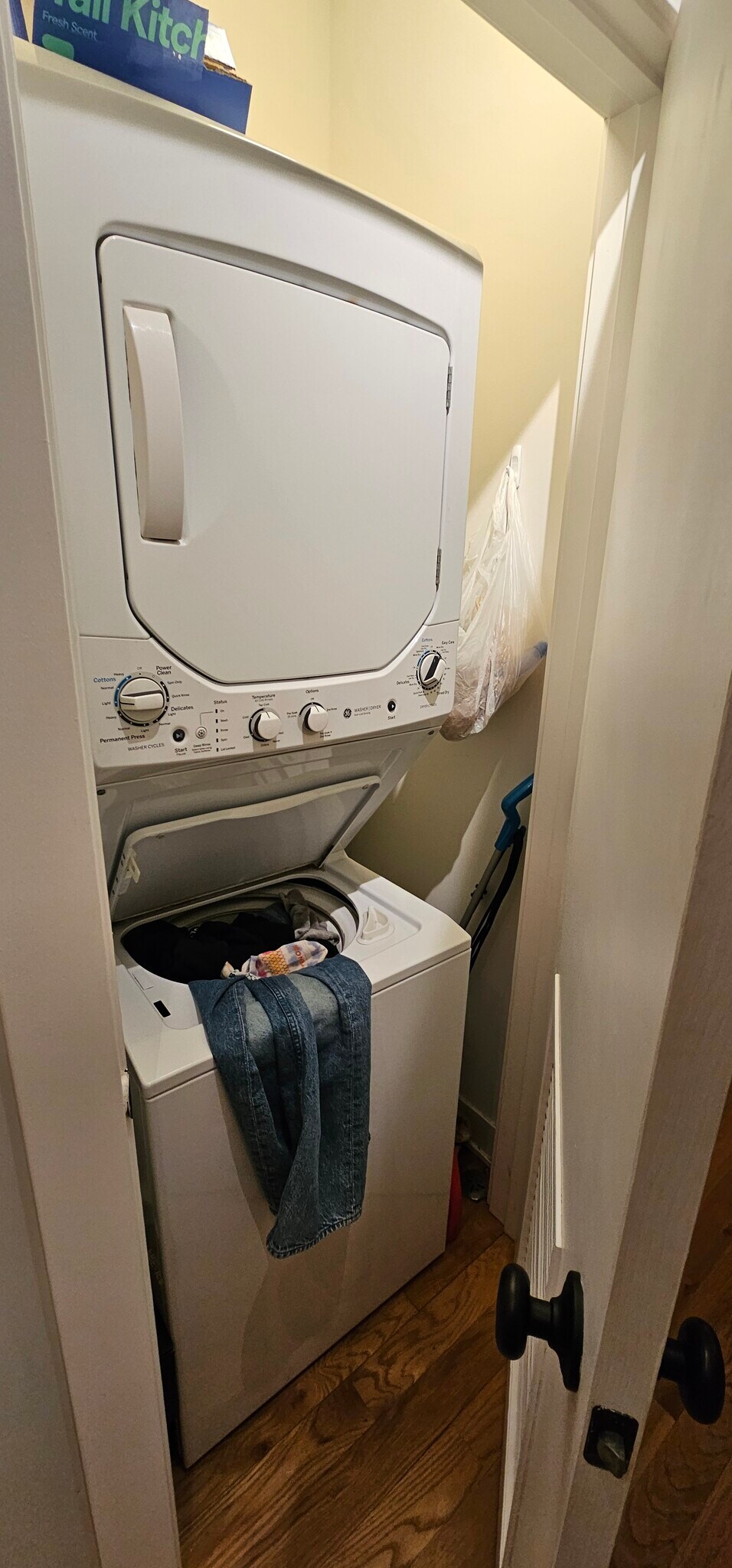 Building Photo - 2211 W Eastwood Ave