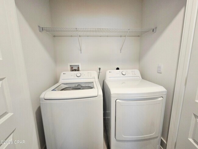 Building Photo - 396 Salt Creek Lane