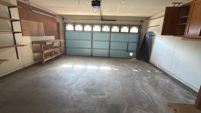 Building Photo - 2106 Middle Creek Blvd
