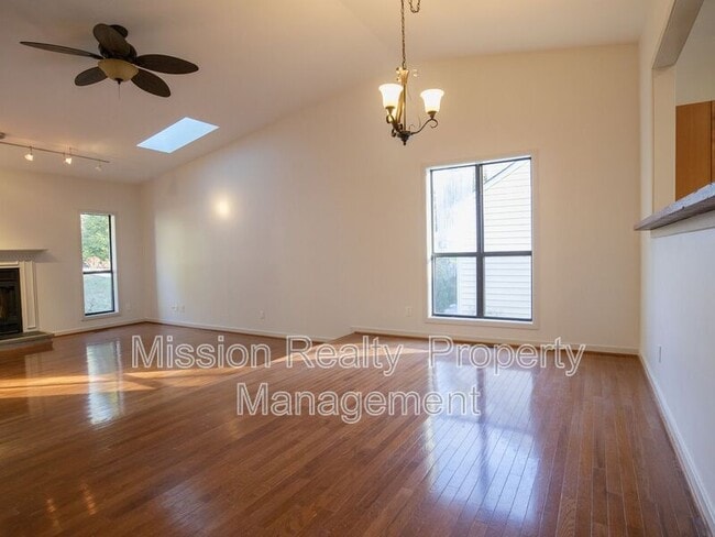 Building Photo - 1037 Mansfield Crossing Rd