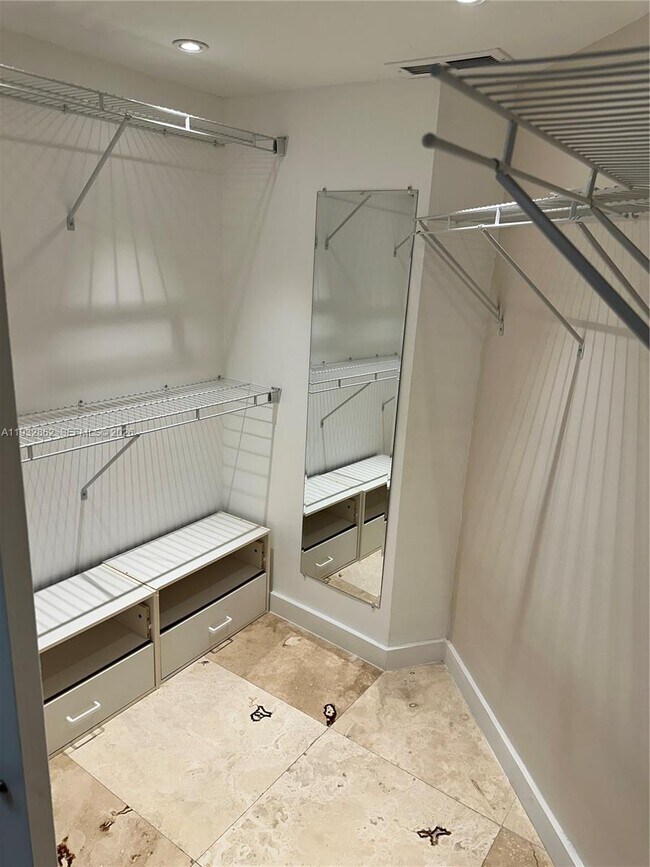 Building Photo - 3530 Mystic Pointe Dr