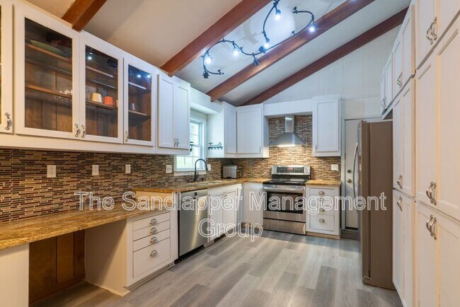 Building Photo - 4640 Glenn St