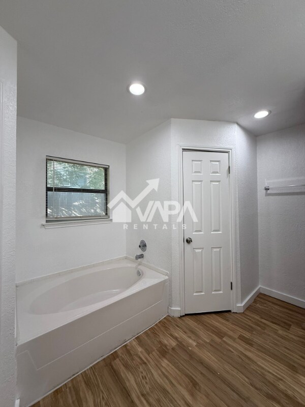 Building Photo - 7718 Gallant Ridge Dr