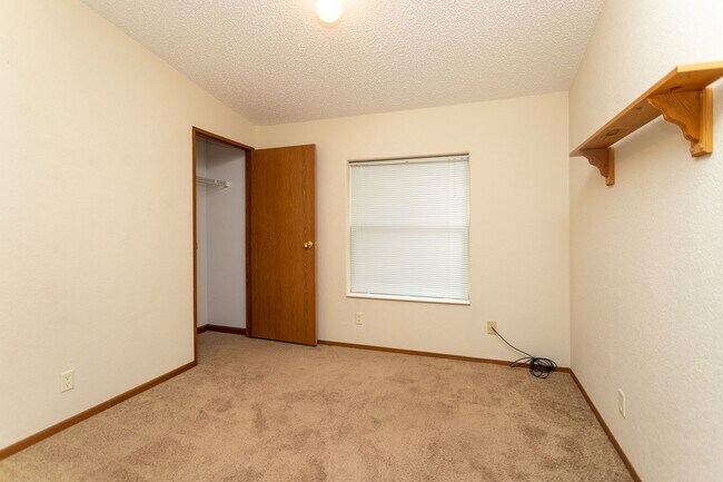 Building Photo - Charming Home on a Spacious Lot with No HOA!