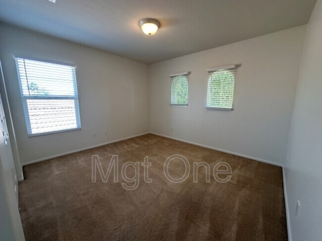 Building Photo - 1242 English Oak Way