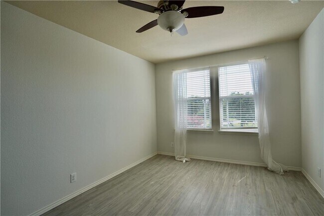 Building Photo - 8712 Wood Stork Dr