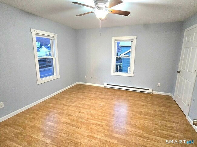 Building Photo - 46 Mountain St