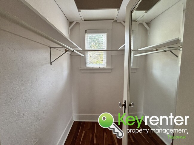 Building Photo - Charming 3-Bedroom Rental Home in Central ...