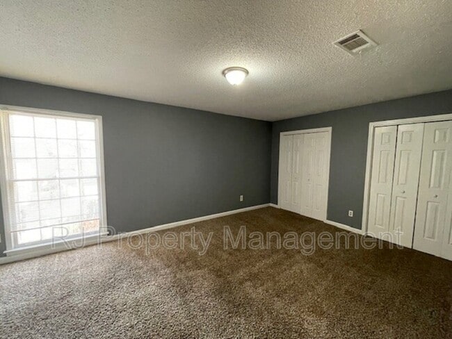 Building Photo - 5560 Blossom Ln