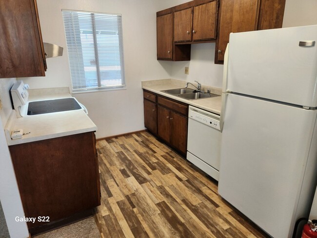 Building Photo - 828 Carlita Cir