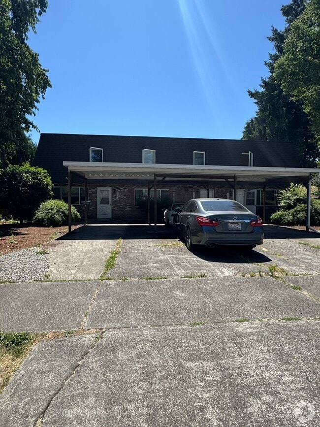 Building Photo - Fox - 220
