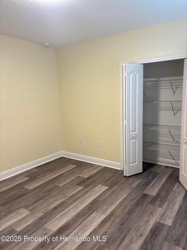 Building Photo - 1159 MacFarlane Ave