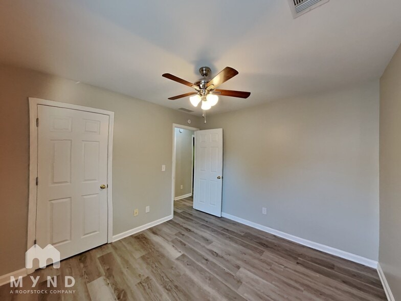 Building Photo - 1557 Silver Ridge Dr SW