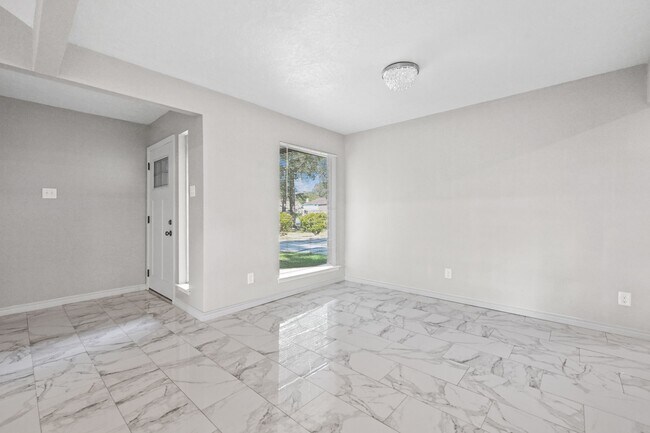 Building Photo - 16111 Fan Tail Dr