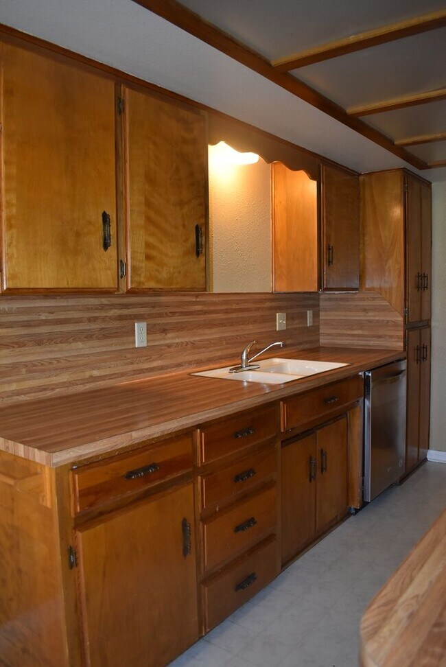 Building Photo - 3 Bedroom in Copperas Cove Established Neighborhood!