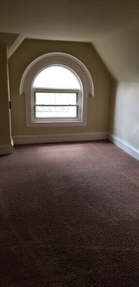 Building Photo - 320 N Penn St