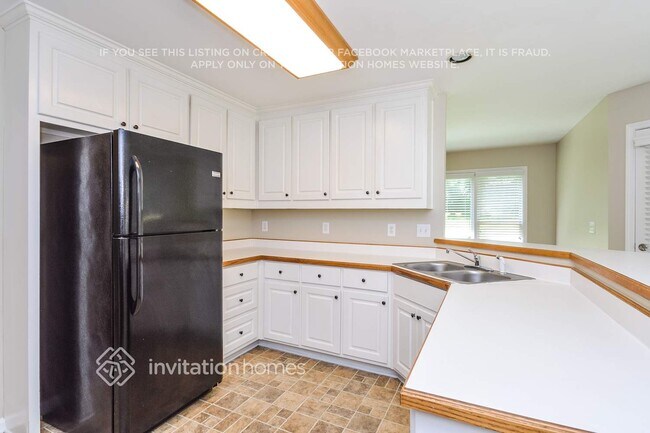 Building Photo - 1840 Country Crest Way
