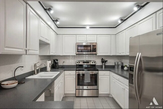 Building Photo - 1201 W Diversey Pkwy