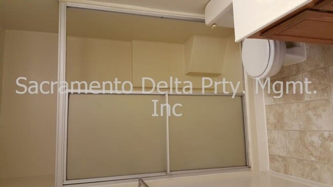 Building Photo - 3 Bedroom Greenhaven Home