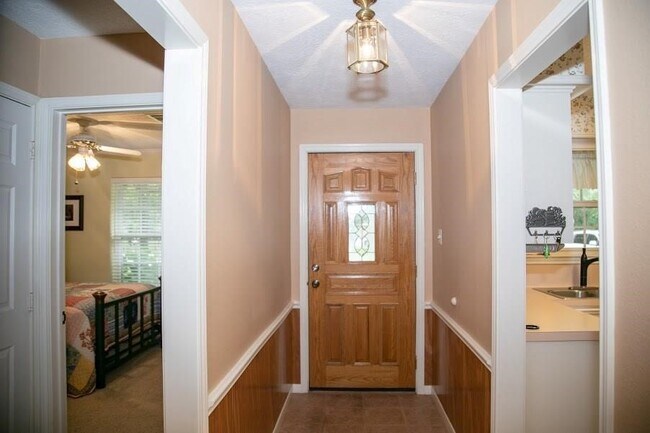 Building Photo - 13211 Clepper Dr