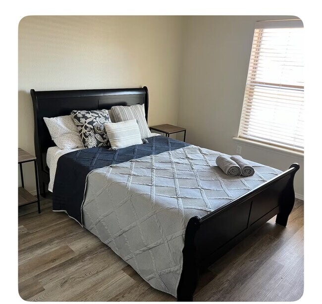 Building Photo - 3229 Muddy Point Ln