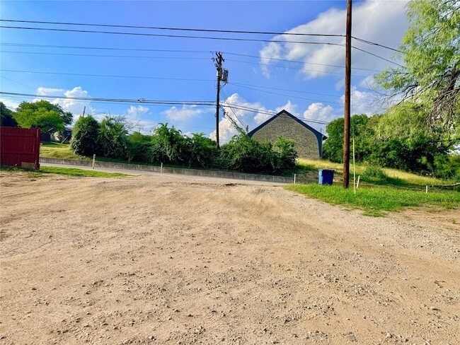Building Photo - 6257 Manor Rd