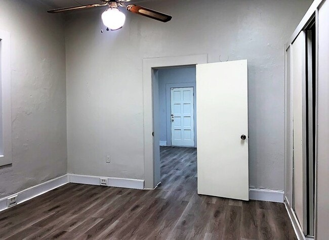 Building Photo - Downtown 1 Bedroom 1 Bath Bungalow