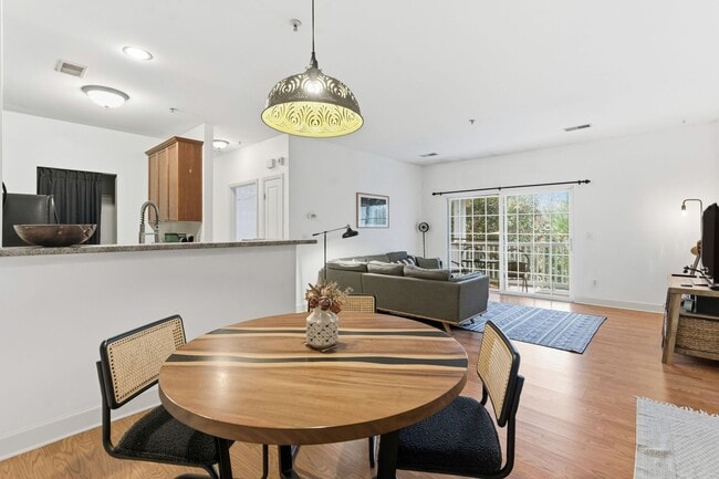 Building Photo - 7223 Althorp Way