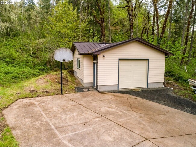 Building Photo - New Price! Custom Home