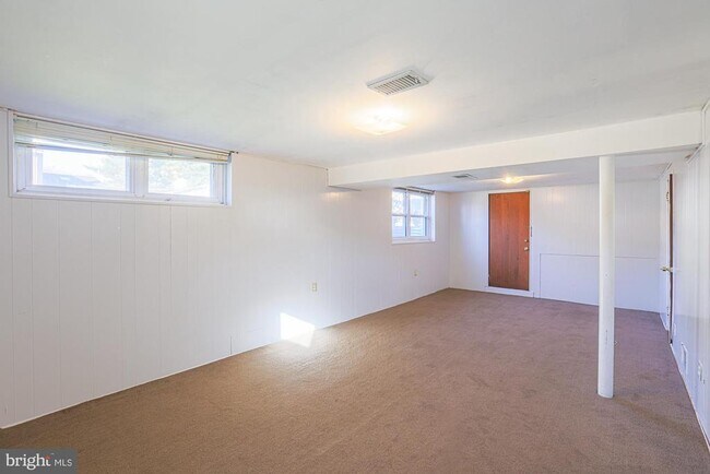 Building Photo - 2421 Lightfoot Dr