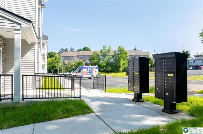 Building Photo - 948 N Front St