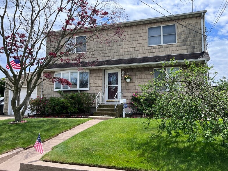 Outside - 119 E Alhambra Ave