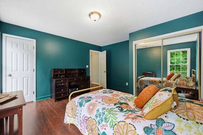 Building Photo - Three-Bedroom Home with Pool in Garner