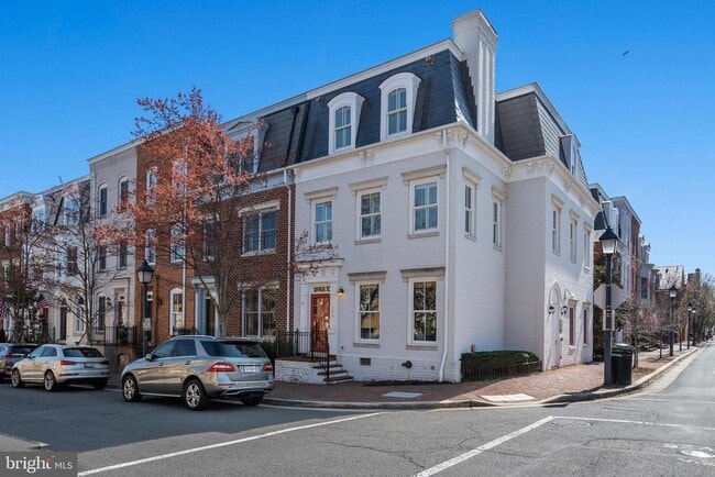 Building Photo - 128 Queen St