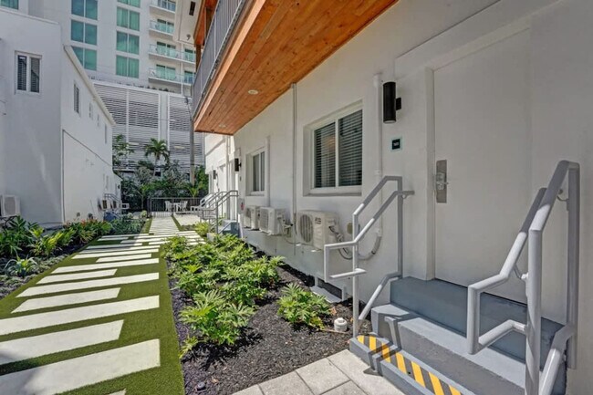 Building Photo - 3020 Seville St