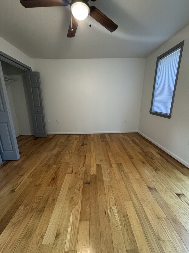 Building Photo - Fully renovated 2 bed/1 bath home with fenced front yard