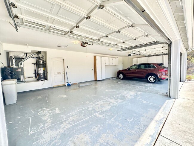 Building Photo - 4286 La Canada Rd