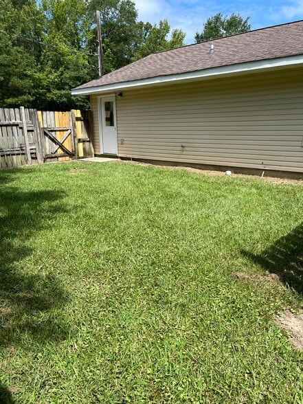 Building Photo - 24 Cottage Ln