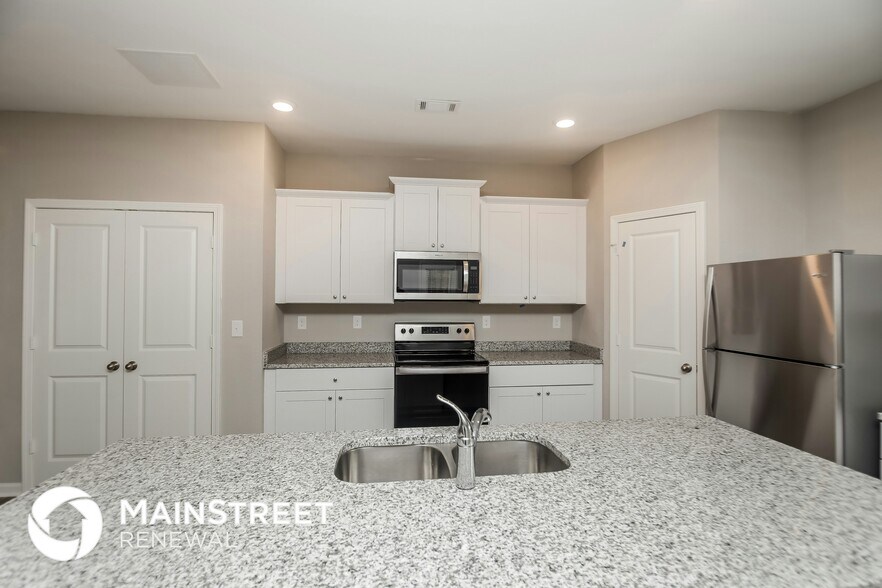 Building Photo - 1005 Nandina Ct