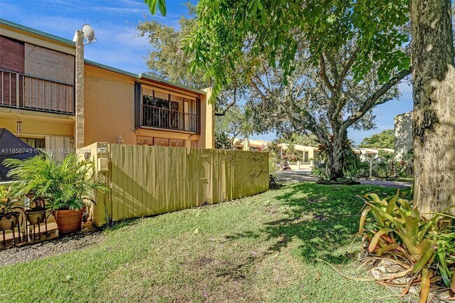 Building Photo - 760 E Coco Plum Cir