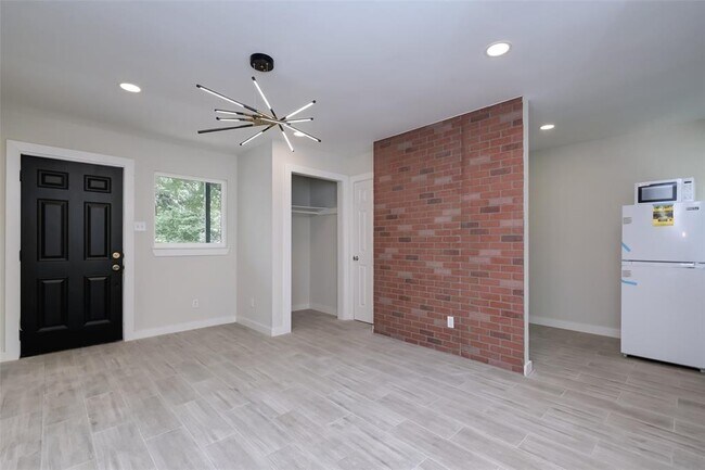 Building Photo - 1747 Wroxton Ct