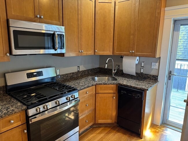 Building Photo - 40 Cushing Ave