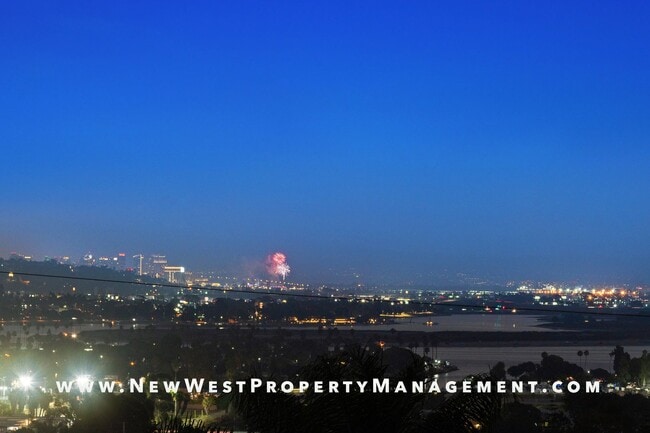 Building Photo - Exquisite Pacific Beach 4 bedroom located on a quiet cul-de-sac in the coveted Floral Terrace com...