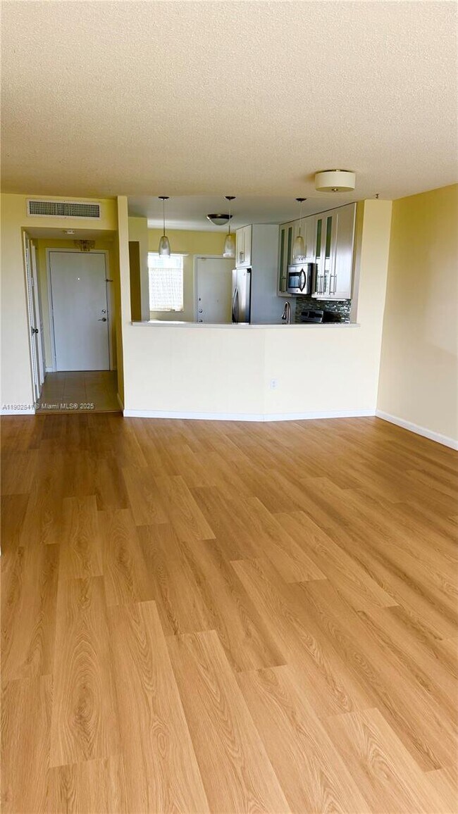 Building Photo - 1780 NE 191st St