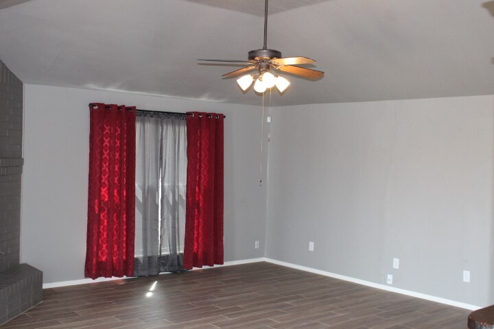 Building Photo - 505 SW 149th Pl