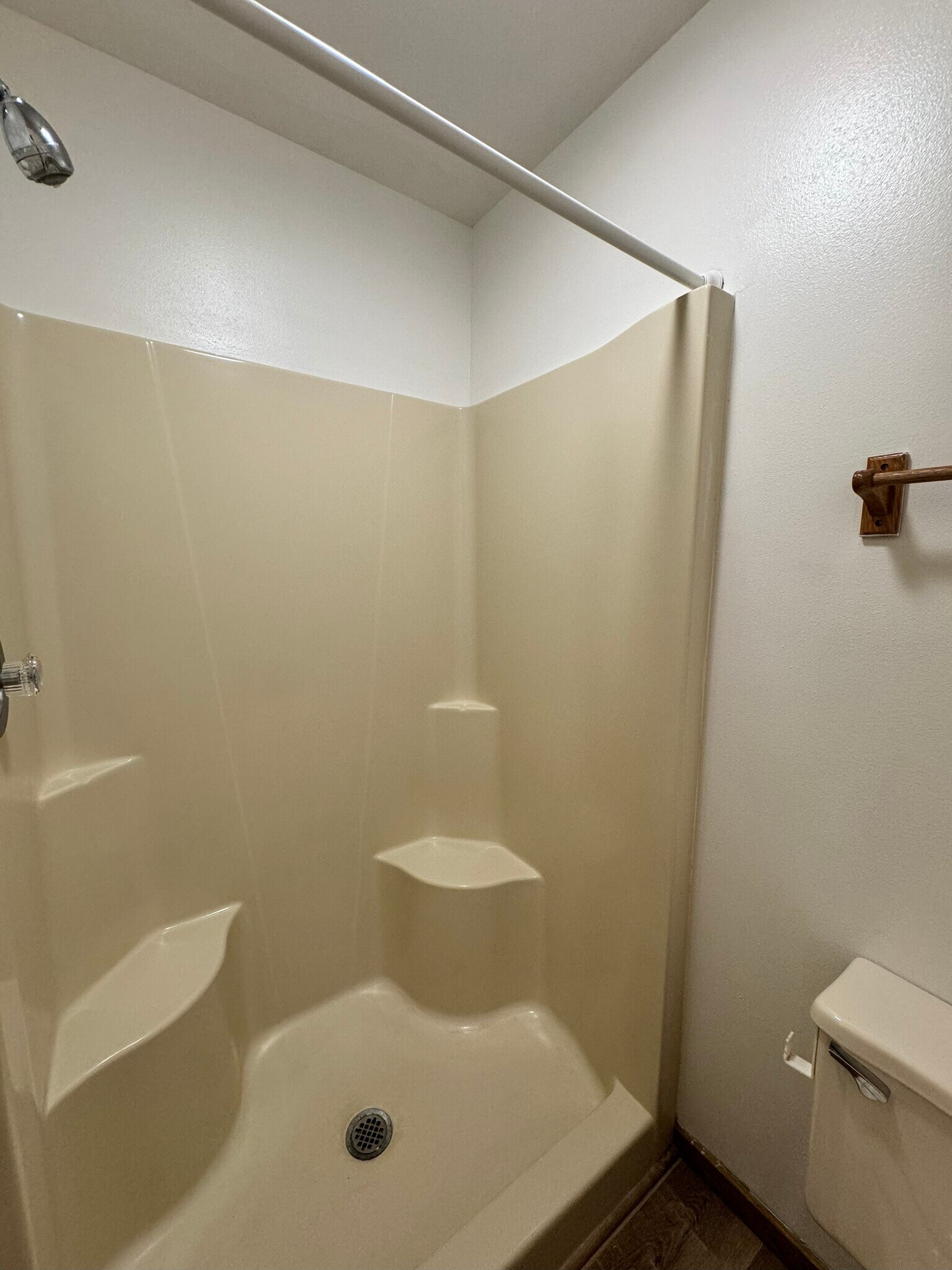 Master bathroom - 893 S Main St