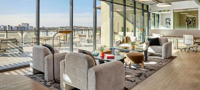 Building Photo - 817 N 6th St