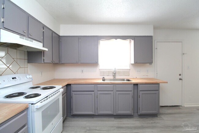 Building Photo - 2217 Kingfisher Way