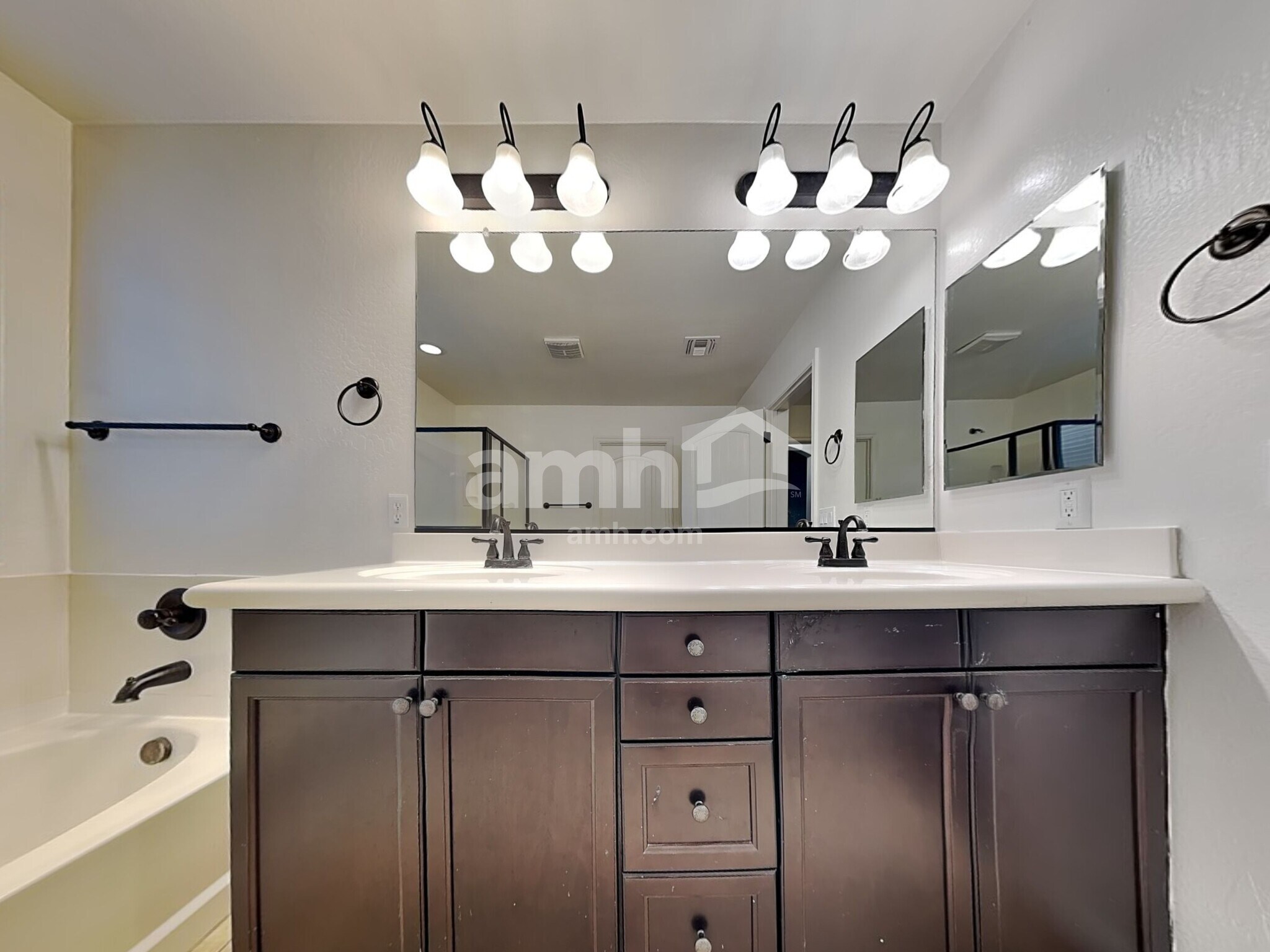 Building Photo - 3458 E Orchid Ln