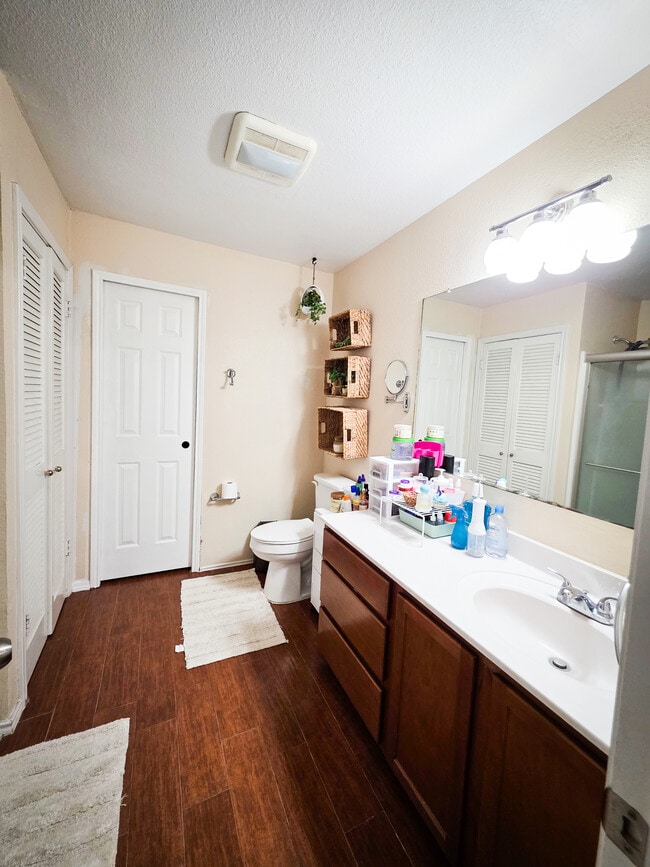 Building Photo - 5806 Valparaiso Way